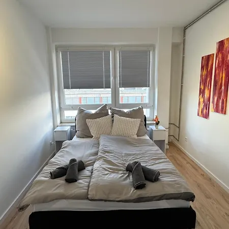 Zentrale Helle 2-zimmer Mit Modernem Flair *