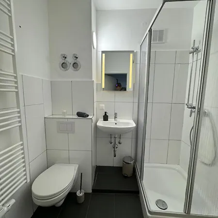Zentrale Helle 2-zimmer Mit Modernem Flair