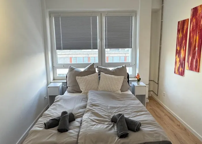 Zentrale Helle 2-zimmer Mit Modernem Flair *