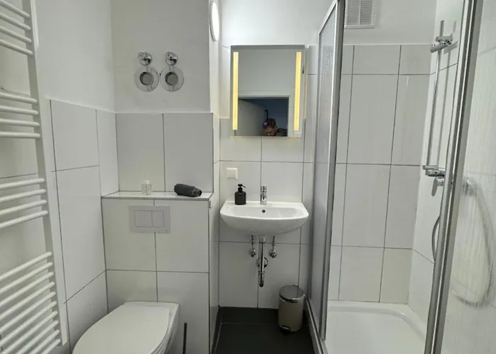Zentrale Helle 2-zimmer Mit Modernem Flair